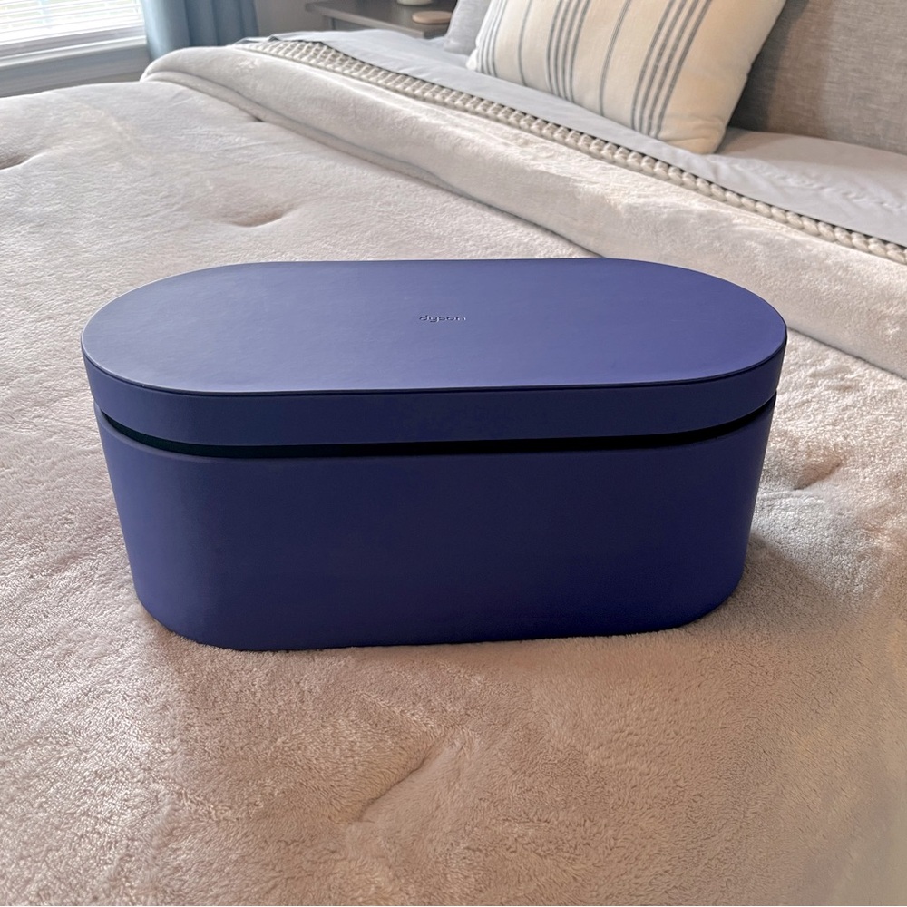Dyson Presentation Case in prussian blue color